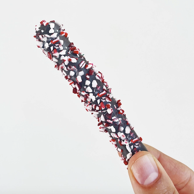 Peppermint Chocolate Covered Pretzels